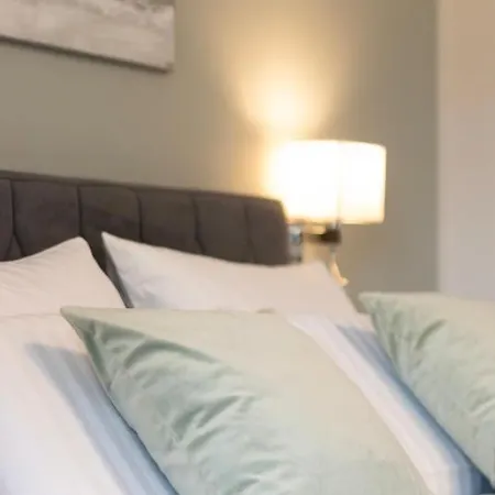 Qt - Neu - Lage - Parkplatz * Detmold