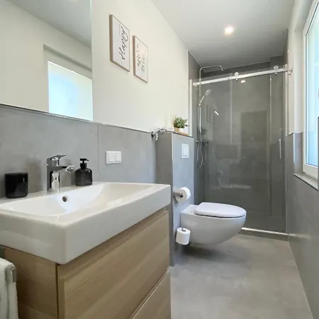 Qt - Neu - Lage - Parkplatz Appartement *